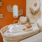 Les trois avantages de la table à langer en rotin pour la chambre de bébé